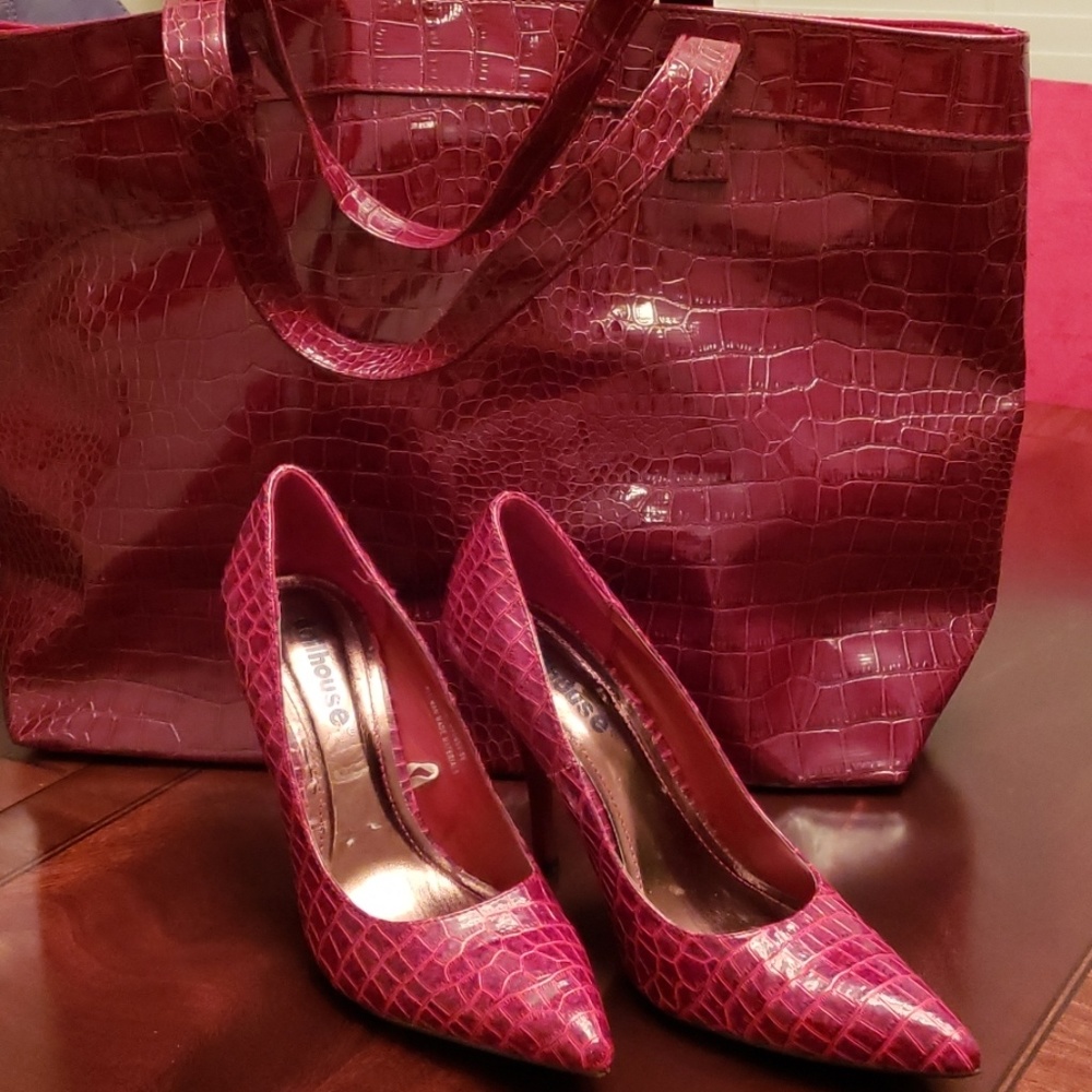 RED pumps sz. 7.. GIFT W/PURCHASE